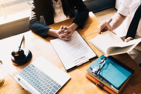 Comment choisir le bon avocat au Québec?